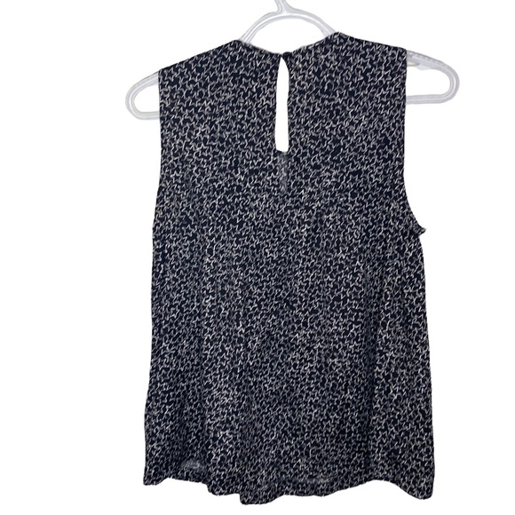 Gap black star printed sleeveless drapey top size XS - Picture 2 of 10